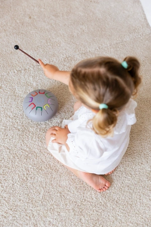 Bębenek językowy Tambu Baby Szary pastell 6” dla dzieci | Instrument muzyczny od 3 lat