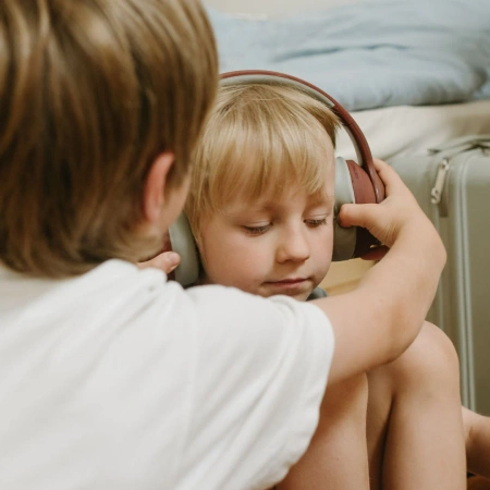 Kidywolf – słuchawki bezprzewodowe, bezpieczne dla dzieci 8+ z ograniczeniem głośności 85 dB | czerwone