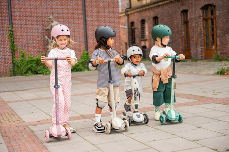 SCOOTANDRIDE Highwaykick 3S Hulajnoga z systemem sterowania 2w1 i kółkami LED składana 3+ Forest