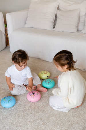 Bębenek językowy Tambu Baby Różowy pastel 6” dla dzieci | Instrument muzyczny od 3 lat