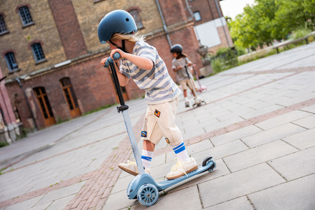 SCOOTANDRIDE Highwaykick 3S Hulajnoga z systemem sterowania 2w1 i kółkami LED składana 3+ Steel