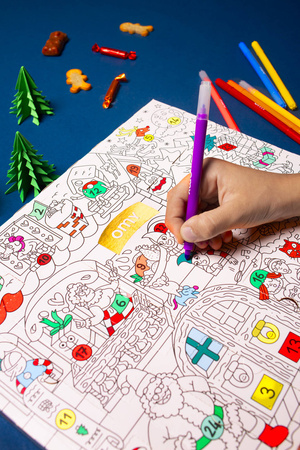 Omy SŁODKI KALENARZ ADWENTOWY Z KOLOROWANKĄ