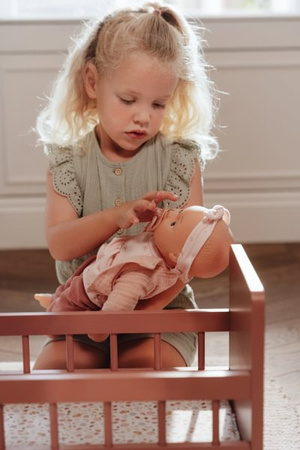 Little Dutch Lalka Lily – lalka bobas z butelką i smoczkiem