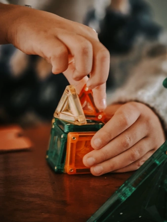 Cleverclixx – Kalendarz adwentowy 37 elementów - Magnetyczne klocki edukacyjne