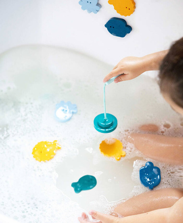 Quut Zestaw piankowych naklejek do kąpieli z wędką Deep Sea – zabawka sensoryczna 9 elementów 10m+