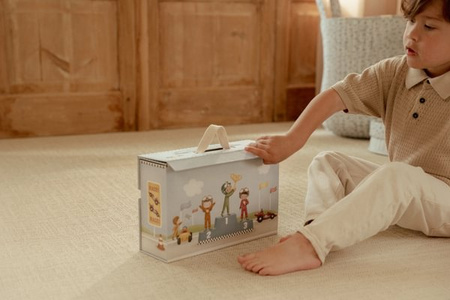 Little Dutch Przenośny tor wyścigowy FSC – walizeczka z autkami i akcesoriami dla dzieci 12m+