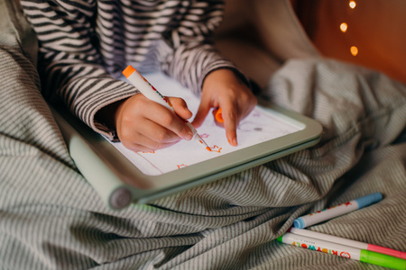 Podświetlany tablet do nauki pisania i rysowania Kidywolf