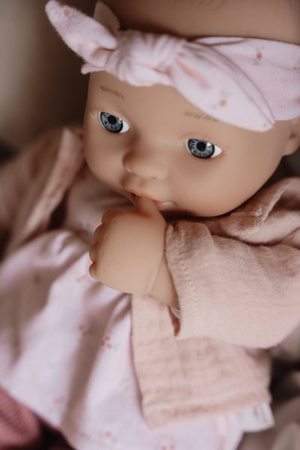 Little Dutch Lalka Lily – lalka bobas z butelką i smoczkiem