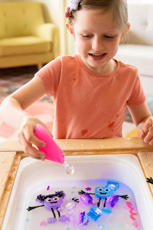 Glo Pals, Kostki sensoryczne świecące w wodzie Lumi - zabawka kąpielowa, kolor fioletowy