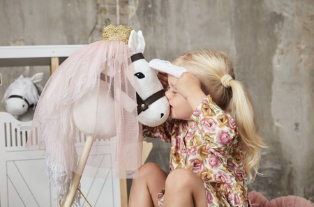 Astrup, Koń na kiju, blond