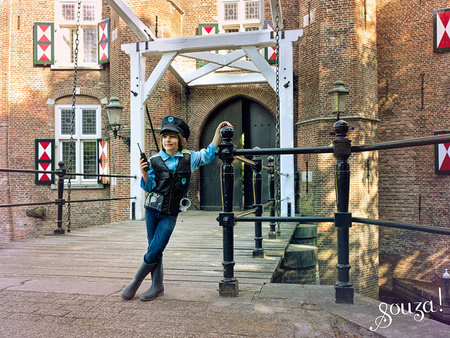 Souza! Kostium Policjanta z Czapką i Akcesoriami – strój dla chłopca 4–7 lat