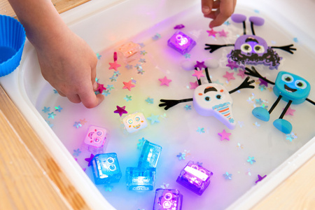 Glo Pals, Kostki sensoryczne świecące w wodzie Party Pal - zabawka kąpielowa, wielokolorowa