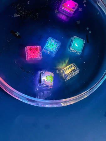Glo Pals, Kostki sensoryczne świecące w wodzie 6 sztuk - Wróżki