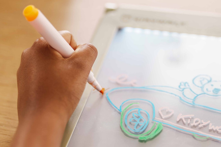 Podświetlany tablet do nauki pisania i rysowania Kidywolf
