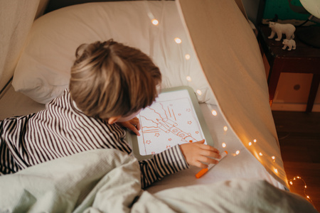 Podświetlany tablet do nauki pisania i rysowania Kidywolf