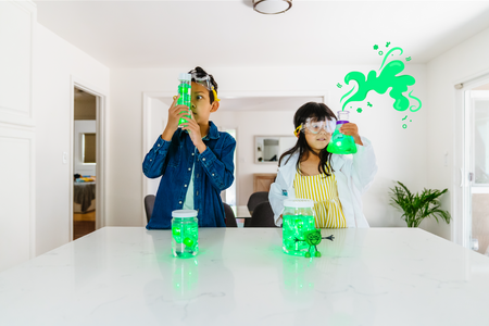 Glo Pals Postać do Kąpieli Pippa + 2 Kostki Sensoryczne Świecące w Wodzie, Zielone LED 3+