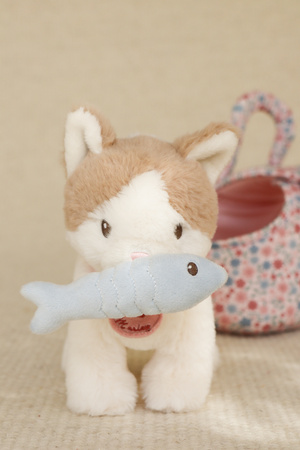 Little Dutch Kot Marley w torbie – przytulanka z rybką i torbą transportową dla dzieci 12m+