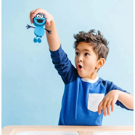 Glo Pals Postać do Kąpieli Ciasteczkowy Potwór Ulica Sezamkowa + 2 Kostki Sensoryczne Świecące w Wodzie, Niebieskie LED 3+