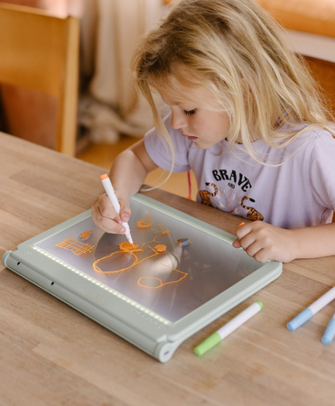 Podświetlany tablet do nauki pisania i rysowania Kidywolf