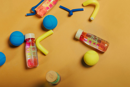 Petit Boum – Butelka sensoryczna dwufazowa MOVE SPIRALA, różowa