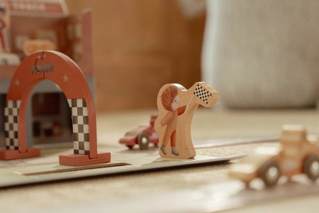 Little Dutch Przenośny tor wyścigowy FSC – walizeczka z autkami i akcesoriami dla dzieci 12m+