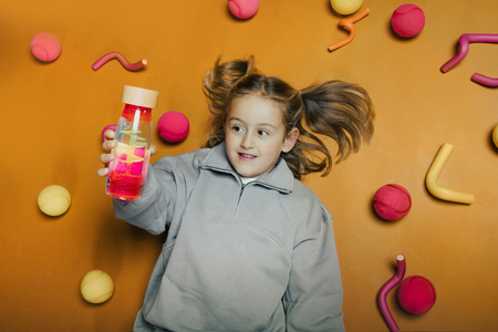 Petit Boum – Butelka sensoryczna dwufazowa MOVE SPIRALA, różowa