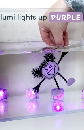 Glo Pals Postać do Kąpieli Lumi + 2 Kostki Sensoryczne Świecące w Wodzie, Fioletowe LED 3+