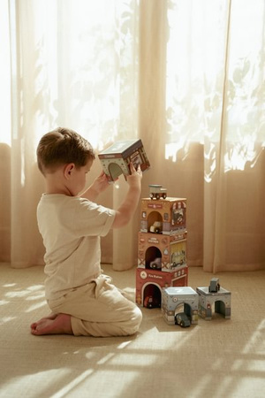 Little Dutch Wieża do układania + 6 autek FSC – edukacyjny zestaw klocków i pojazdów dla dzieci 12m+